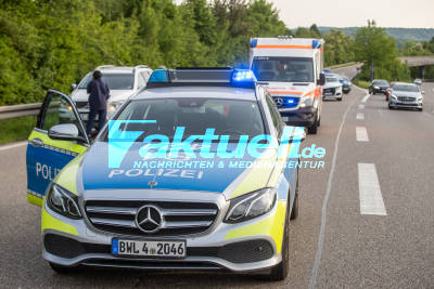Verletzte nach Unfall zwischen Audi und Mercedes auf der B27 Höhe Stammheim