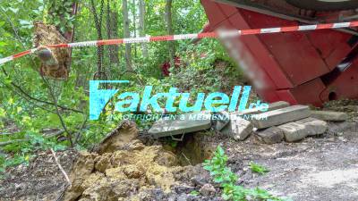 Umgekippter 40to Kran in Achern Kranfahrer Eingeklemmt