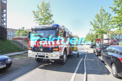 Tiefgaragenbrand in Ostfildern: PKW brennt in großer Garage von Mehrfamilienkomplex aus - Bewohner evakuiert