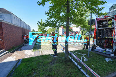 Tiefgaragenbrand in Ostfildern: PKW brennt in großer Garage von Mehrfamilienkomplex aus - Bewohner evakuiert