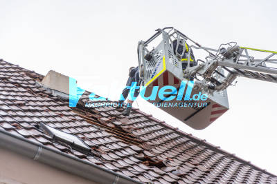 Erst schlägt der Blitz durchs Dach, dann beginnen, Gasleitungen im Keller zu brennen - Teile der Kirchheimer Innenstadt abgesperrt