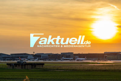 Wunderschöner Sonnenuntergang am Flughafen Stuttgart
