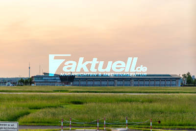 Wunderschöner Sonnenuntergang am Flughafen Stuttgart