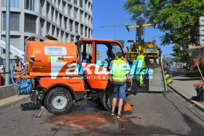 Fahrfehler? Wasserfahrzeug der Stadt Pforzheim umgekippt - Fahrerin verletzt