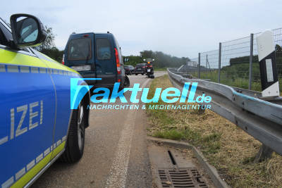 Reifenplatzer auf der Autobahn- 2 Verletzte zwischen Heimsheim und Rutesheim