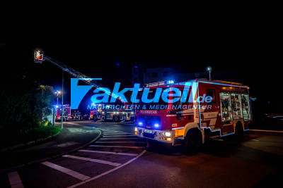 Weilimdorf: Massive Sachschäden - 3 PKW und 2 Roller werden Raub der Flammen