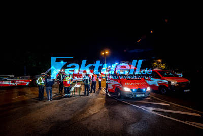 Weilimdorf: Massive Sachschäden - 3 PKW und 2 Roller werden Raub der Flammen