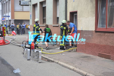 Wohnungsbrand in Pforzheim: Dramatische Rettung durch Feuerwehr mit Fluchthauben