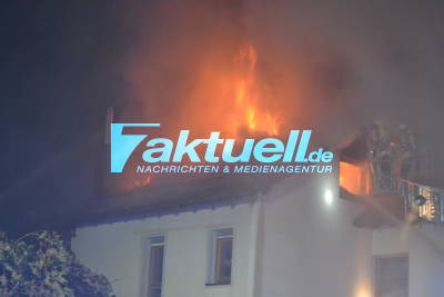 Landkreis Karlsruhe: Gebäude-Vollbrand in Waldbronn-Reichenbach - Flammen meterhoch!