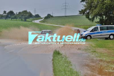 Schwere Unwetter im Rems-Murr Kreis - Keller, Straßen und Felder überflutet