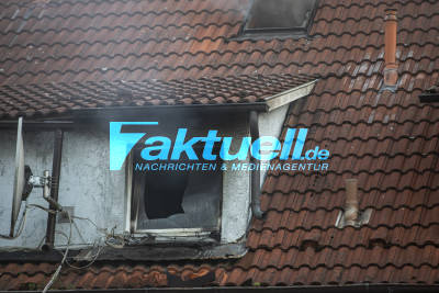 Wohnungsbrand in Mehrfamilienhaus - Rauchwolke über Marbach weit zu sehen