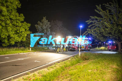 PKW-Fahrer kommt in Gegenverkehr und rast Motorradfahrer tot