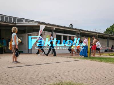 Polizeieinsatz im Böblinger Freibad: Vier Männer provozieren und beleidigen Bademeisterin sowie die zusätzlich hinzugerufenen Polizisten - Hausverbot