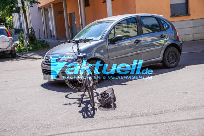 Stuttgart Süd: Fahrradfahrerin mit PKW kollidiert