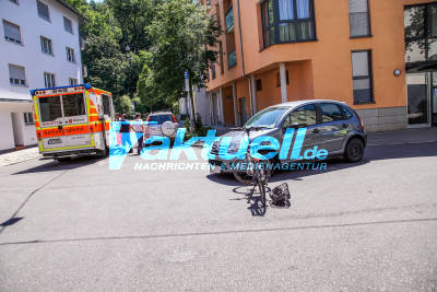 Stuttgart Süd: Fahrradfahrerin mit PKW kollidiert
