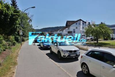 Schwächeanfall am Steuer - Älterer Mann kracht frontal in Traktor