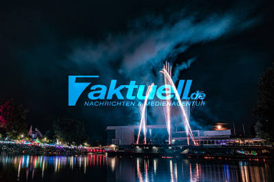 Schlemmen am See in Böblingen - Musikfeuerwerk am Böblinger See - Mit Lasershow