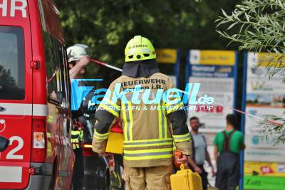 Gaslaster steckt in Unterführumg fest - Feuerwehr sperrt Großräumig ab