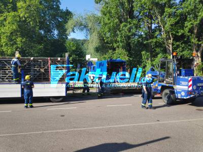 THW baut 50t schwere Bailey-Behelfsbrücke zum Landratsamt Esslingen