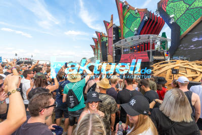 BAYERN: 20.000 feiern bei Musik Festival - Mann stirbt nach Sturz aus Riesenrad