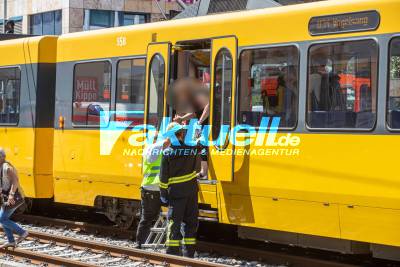 11-Jähriges Mädchen übersieht mit Tretroller Stadtbahn und wird schwer verletzt