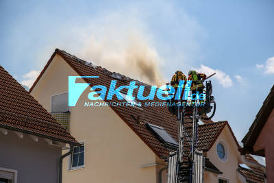 Deggingen Dachstuhlbrand nach Versuch Wespennest zu beseitigen 2 Bewohner und Vögel werden gerettet