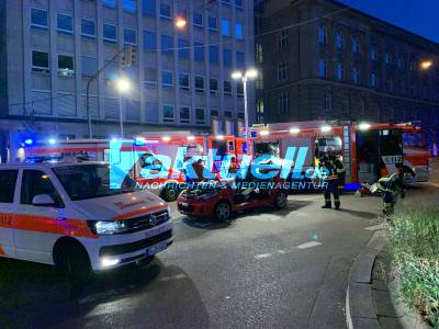 Rotlichtunfall: Polo kracht in den Kleinwagen der Schwester vom Sänger der Band ANTIHELD - sie wird schwer verletzt - er sucht Unfallzeugen