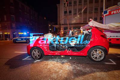 Rotlichtunfall: Polo kracht in den Kleinwagen der Schwester vom Sänger der Band ANTIHELD - sie wird schwer verletzt - er sucht Unfallzeugen
