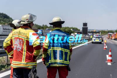 A8 bei Leonberg Stauchaos: Gas tritt nach schwerem Verkehrsunfall aus