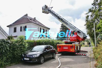 [Bildupdate] Wohnhausbrand in Affalterbach-Wolfsölden - Solaranlage auf Dach brennt ab