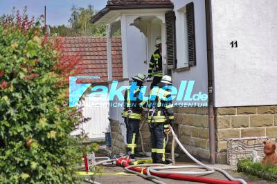 [Bildupdate] Wohnhausbrand in Affalterbach-Wolfsölden - Solaranlage auf Dach brennt ab