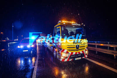 UPDATE: 61-jähriger verliert im strömenden Regen die Kontrolle über sein Fahrzeug, kracht auf der A8 Höhe Flughafen in die Leitplanke und bleibt glücklicherweise unverletzt