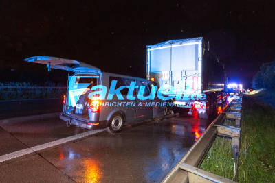 Wendlingen/BAB8: Van kracht ungebremst in LKW - 6 Verletzte