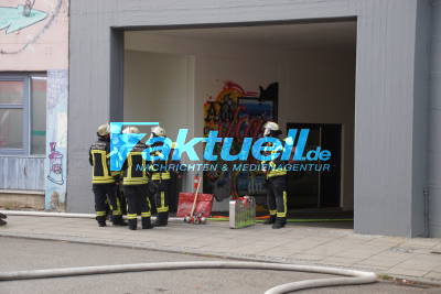 Stuttgart Ost: Dehnfugenbrand sorgt für Feuerwereinsatz