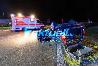 Auto übersschlägt sich mehrfach - 79-Jähriger wird bei dem Unfall schwer verletzt