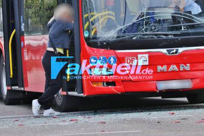 Kreuzungscrash mit Omnibus in Waldrems - 1 Verletzte