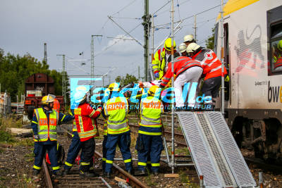 Notfallübung am Bahnhof Süßen Zug kollidiert mit LKW über 300 Beteiligte