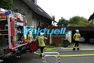 Oberweissach: Obstkisten brennen Nah am Gebäude- Feuerwehr verhindert Gebäudebrand
