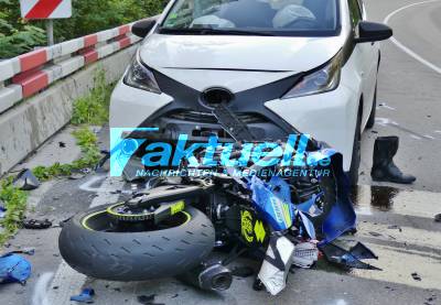 [Bildupdate] Heftiger Motorradunfall auf der B14 bei Großerlach - Motorradfahrer schwerst Verletzt mit Rettungshubschrauber ins Klinikum Ludwigsburg geflogen