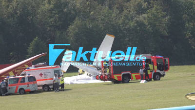 Beinahe-Katastrophe bei weltbekanntem Oldtimer-Flugtag - Flugzeuge krachen beim Start ineinander - Akute Brandgefahr von 400 Liter Flugbenzin 