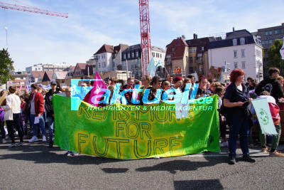 Stuttgart Mitte: tausende Teilnehmer bei Fridays for Future Demo
