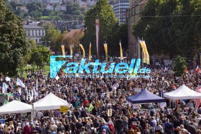 Stuttgart Mitte: tausende Teilnehmer bei Fridays for Future Demo