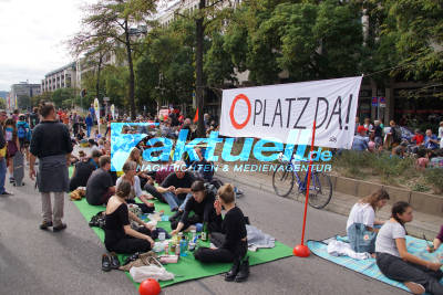 Stuttgart Mitte: Klimaaktivisten blockieren B14