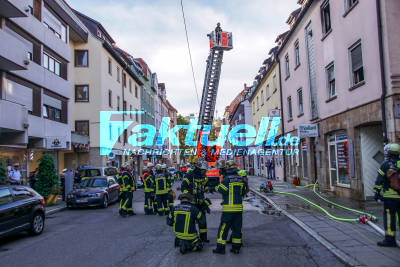 Stuttgart Ost: Gebäudebrand in Gablenberger Hauptstrasse löst Großeinsatz der Feuerwehr aus