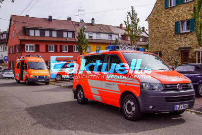 Stuttgart Bad Cannstatt : Grosseinsatz der Feuerwehr an einer Schule im Hallschlag