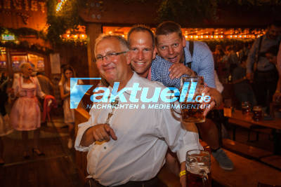 Volksfest 2019: Abends in den Festzelten auf dem Volksfest
