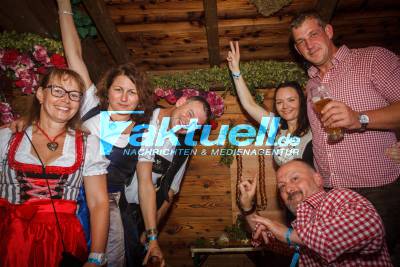 Volksfest 2019: Abends in den Festzelten auf dem Volksfest