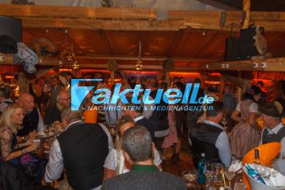Volksfest 2019: Wasen-Gaudi im AlmhüttenZelt
