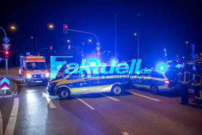 8 Verletzte nach Rotlichtunfall auf dem Pragsattel: BMW kracht gegen 2 Taxis