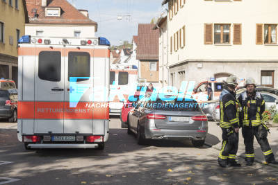 90-jähriger verwechselt Gas mit Bremse und überfährt zuvor ausgestiegene Beifahrerin - schwer verletzt